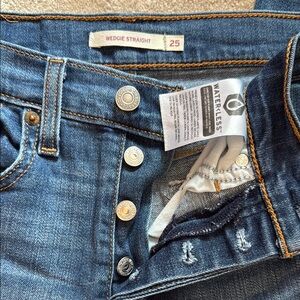 Levi's Women's Blue Wedgie Straight Jeans - size 25